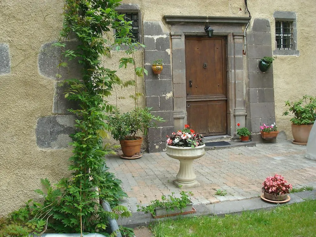 Couette-café Bed and Breakfast Château de Bourrassol à Menetrol